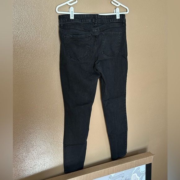 Old Navy Mid Rise Super Skinny in Black Size 8 - Picture 3 of 4